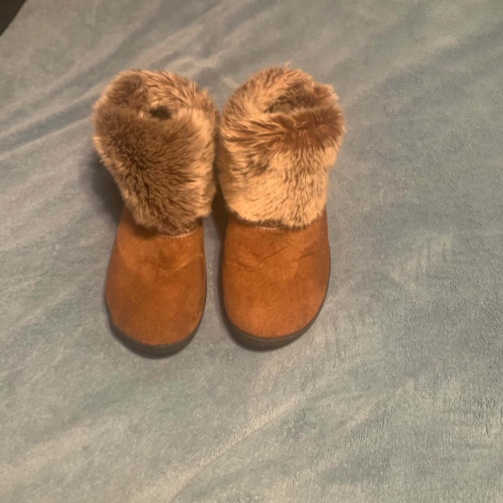 Isotoner women’s indoor/outdoor slippers